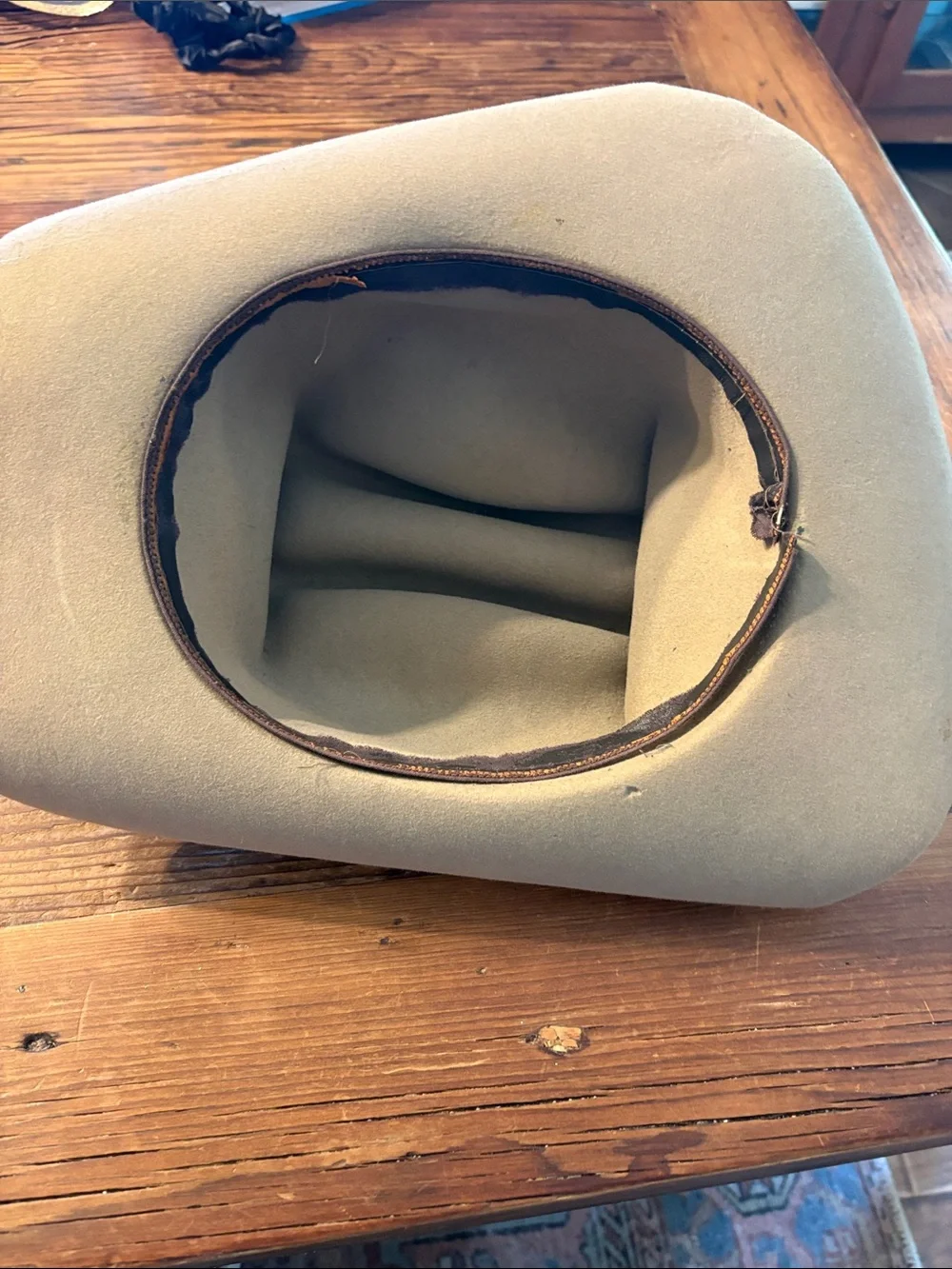 Classic Wide-Brim Felt Cowboy Hat in Taupe